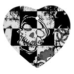 Grunge Skull Ornament (Heart)