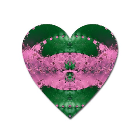 United Fractal Magnet (Heart) from UrbanLoad.com Front