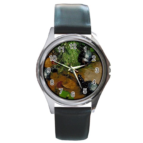 Baby Turtles Round Metal Watch from UrbanLoad.com Front